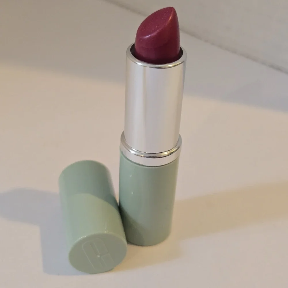 Clinique Different Lipstick‎ Green Tube Raspberry Glace New USA Made